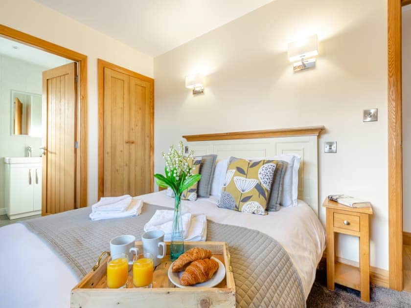 Double bedroom | Pwyll Cottage - Bryn Awel Caravan Park, Pentraeth