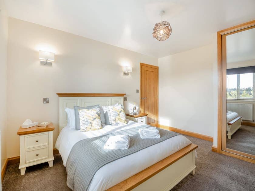 Double bedroom | Manawydan Cottage - Bryn Awel Caravan Park, Pentraeth