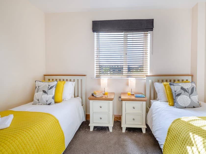 Twin bedroom | Manawydan Cottage - Bryn Awel Caravan Park, Pentraeth