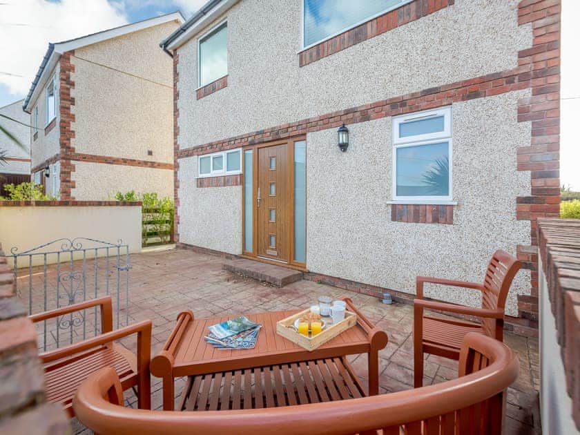 Sitting-out-area | Manawydan Cottage - Bryn Awel Caravan Park, Pentraeth