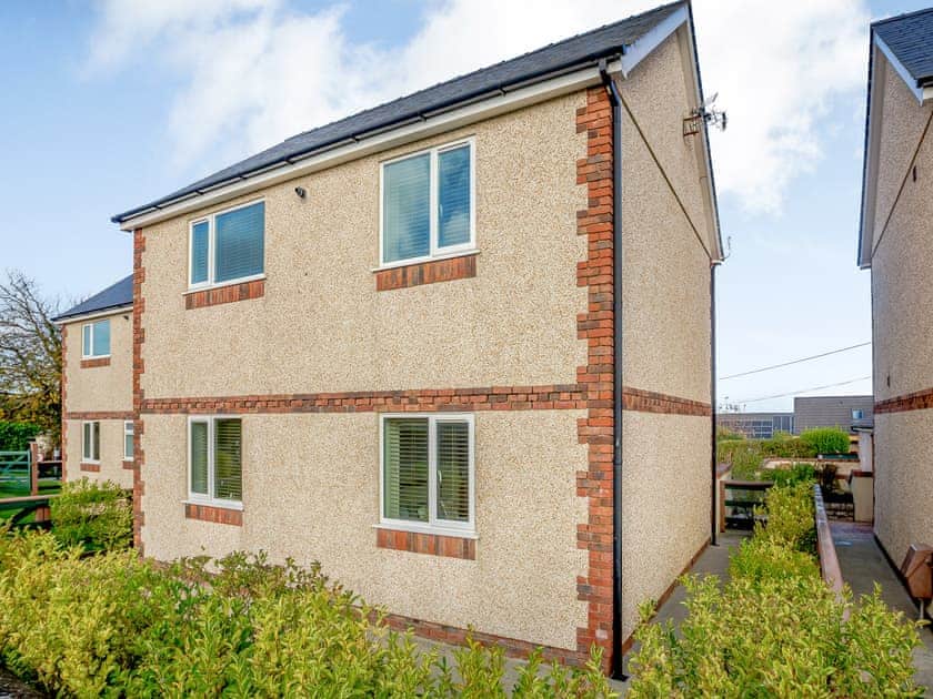 Exterior | Manawydan Cottage - Bryn Awel Caravan Park, Pentraeth