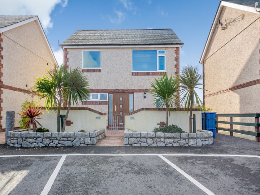 Parking | Manawydan Cottage - Bryn Awel Caravan Park, Pentraeth