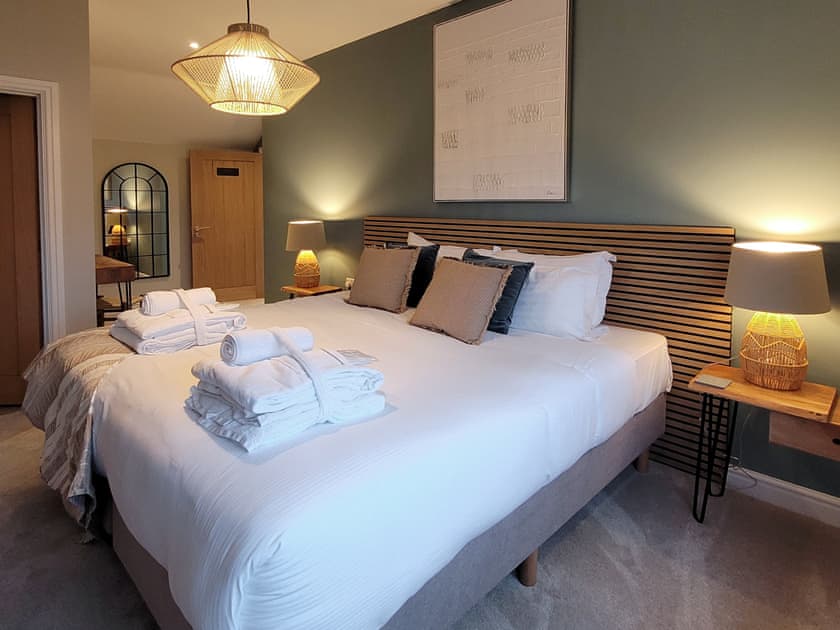 Double bedroom | Walnut House - Ashlin Farm Barns, Dunholme, near Lincoln