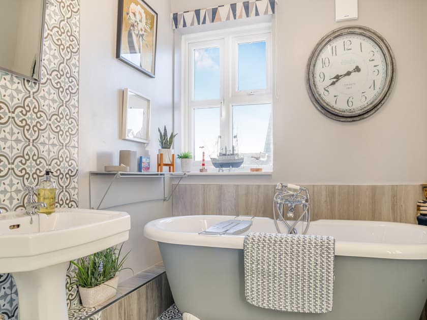Bathroom | Cromwell House - Winforton Retreats, Winforton, near Hay-on-Wye