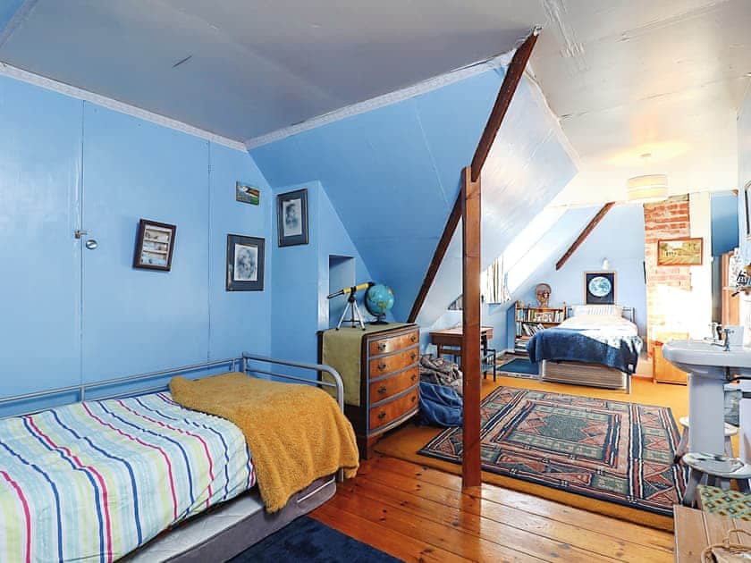 Twin bedroom | Whitestones, Limerstone, near Brightstone
