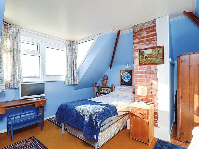 Twin bedroom | Whitestones, Limerstone, near Brightstone