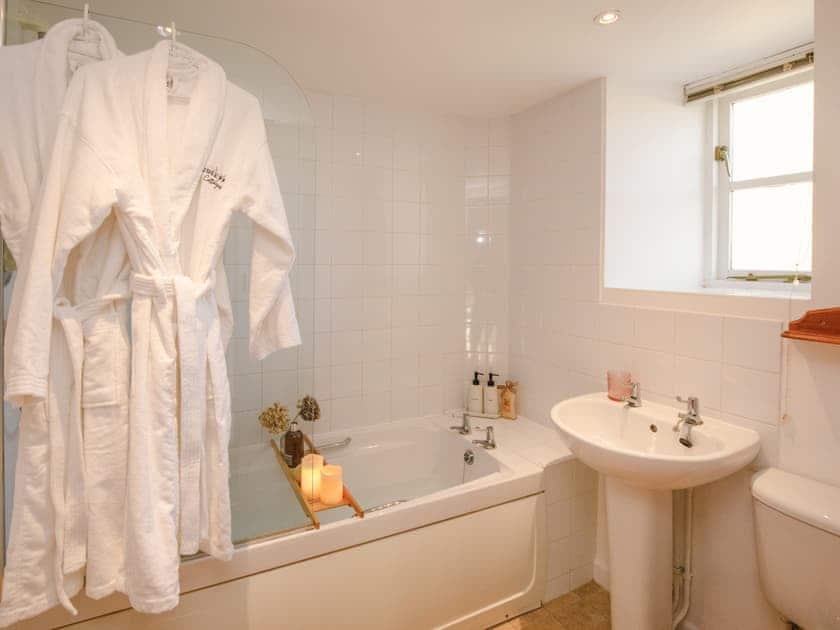 Bathroom | Hayloft Cottage - Rudge Farm Cottages, Chilcombe, near Bridport