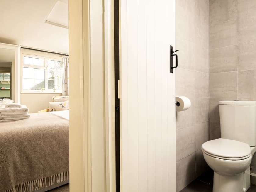 En-suite | Danehurst Cottage, Tiptoe, near Lymington
