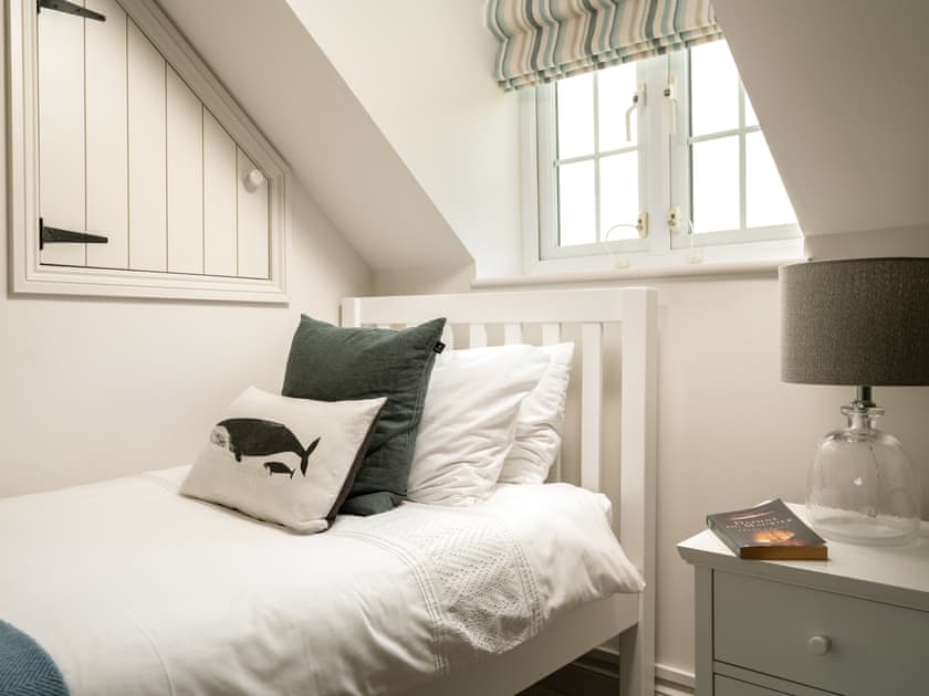 Twin bedroom | Danehurst Cottage, Tiptoe, near Lymington