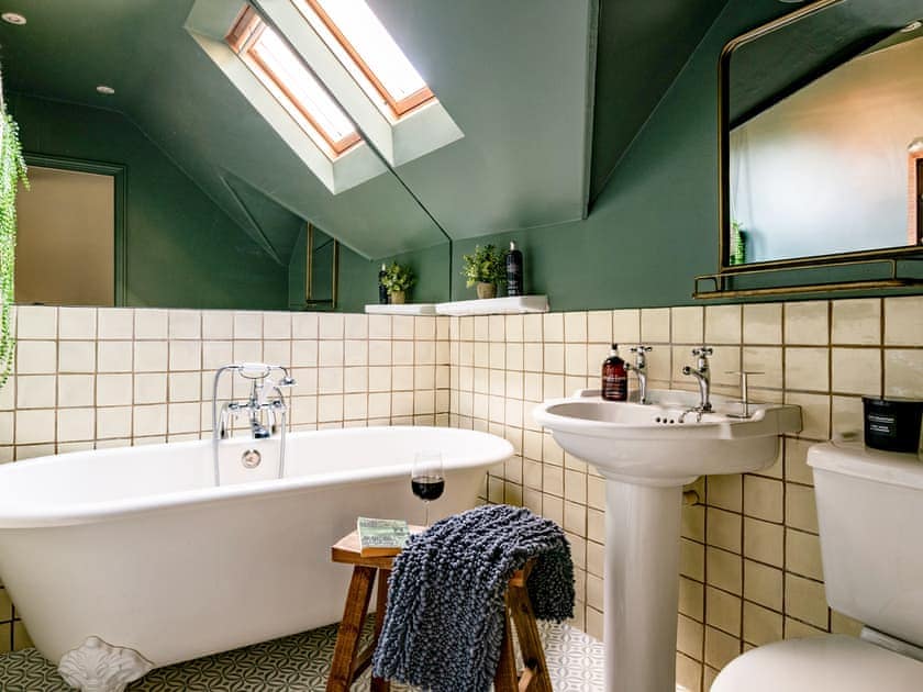 Bathroom | Danehurst Cottage, Tiptoe, near Lymington