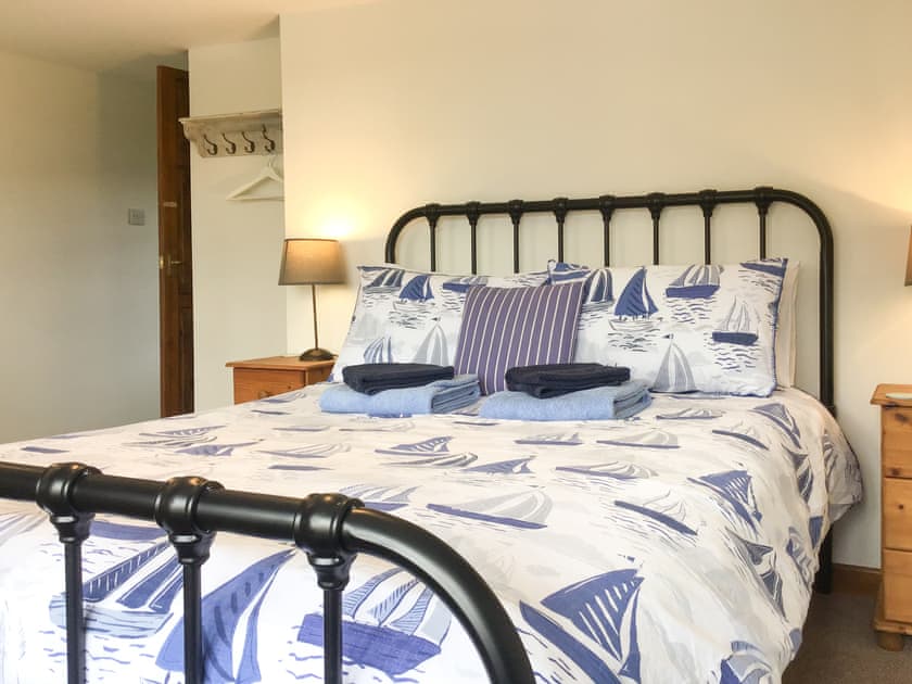 Double bedroom | Honeysuckle Cottage - Great Trevillian Farm Barns, Warbstow, near Crackington Haven