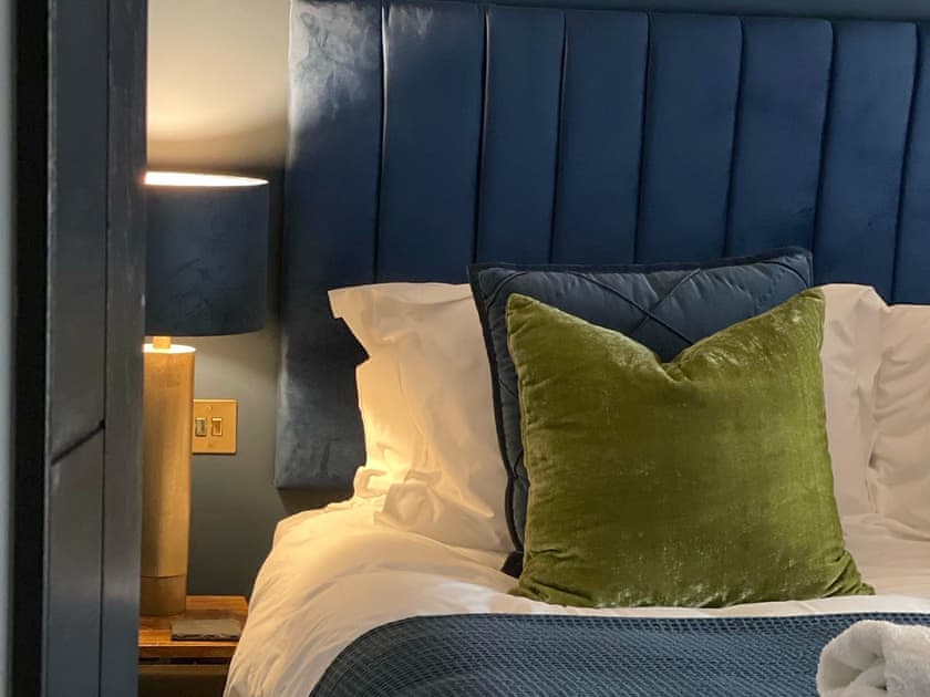 Bedroom with Kingsize bed and luxury linen. | Millgate Fosse Cottage, Richmond