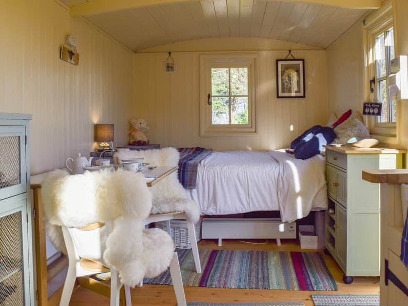 Interior | Molly The Shepherds Hut, Lew, near Bampton