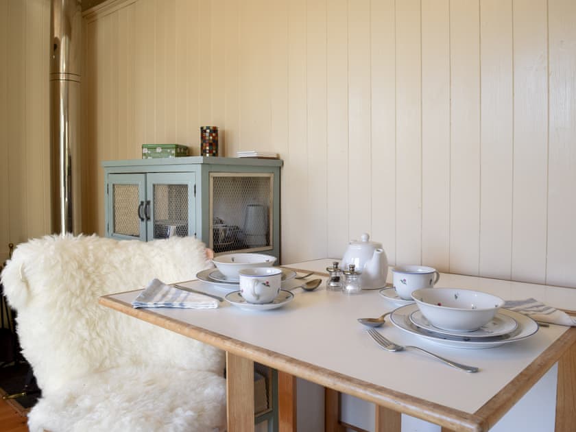 Interior | Molly The Shepherds Hut, Lew, near Bampton