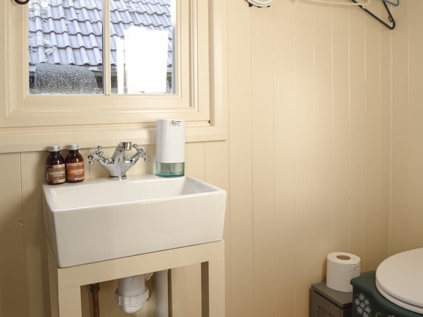 Shower room | Molly The Shepherds Hut, Lew, near Bampton