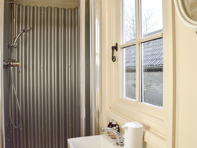 Shower room | Molly The Shepherds Hut, Lew, near Bampton
