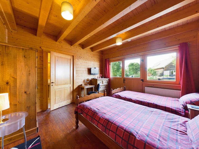 Twin bedroom | Alpine Lodge, Pentney