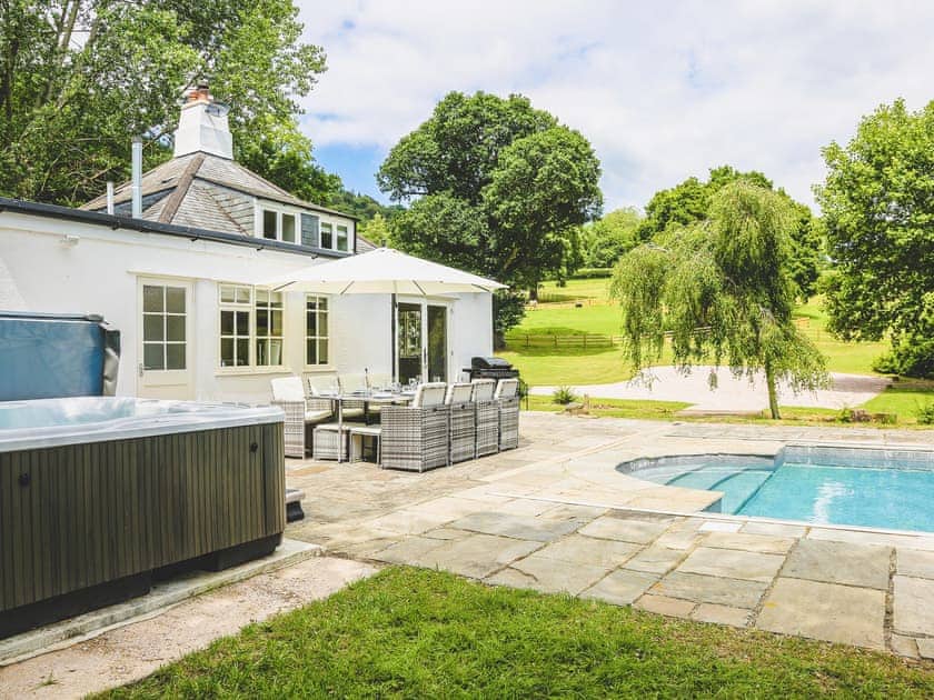 Hot tub | Canonteign Cottage, Christow