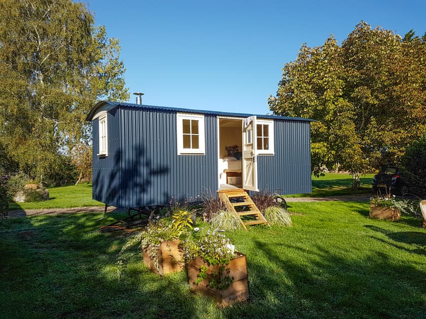 Exterior | Molly The Shepherds Hut, Lew, near Bampton