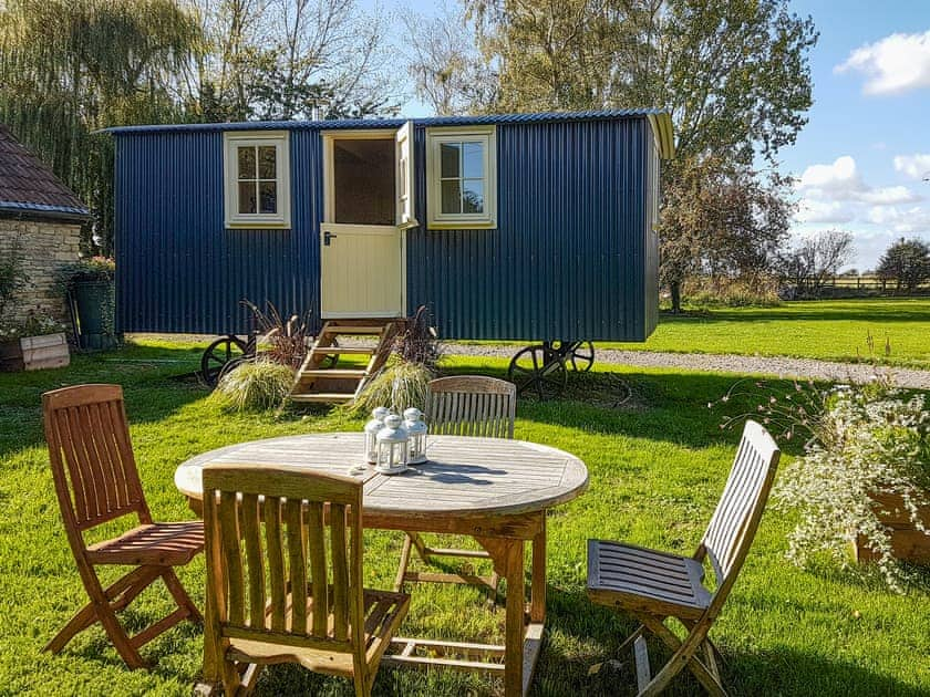 Exterior | Molly The Shepherds Hut, Lew, near Bampton