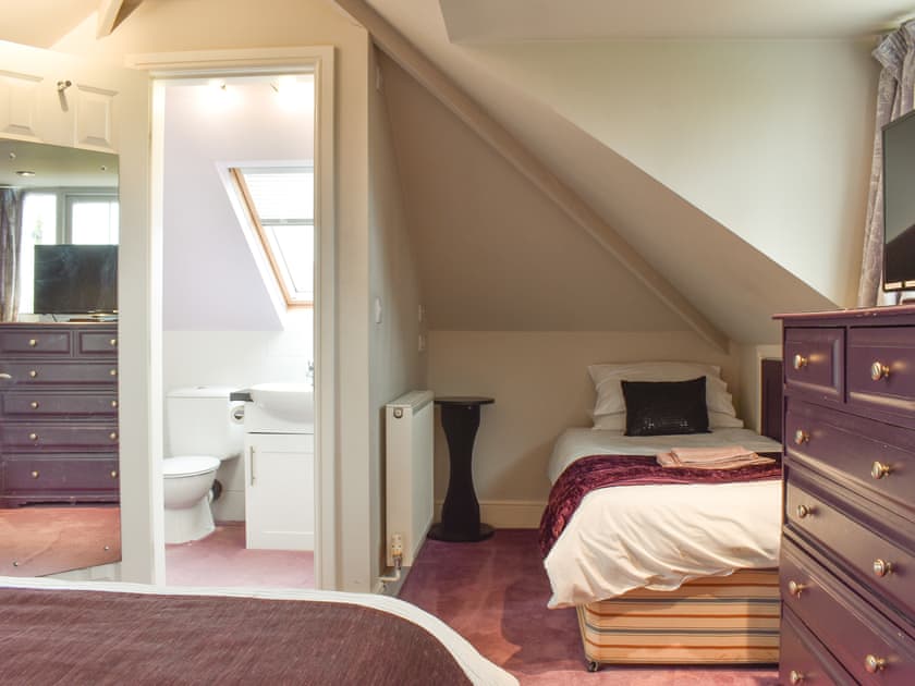 Family bedroom | Redcot Holiday Bungalow, Allostock, near Knutsford