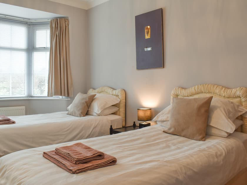 Twin bedroom | Redcot Holiday Bungalow, Allostock, near Knutsford
