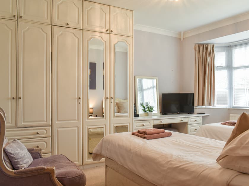 Twin bedroom | Redcot Holiday Bungalow, Allostock, near Knutsford