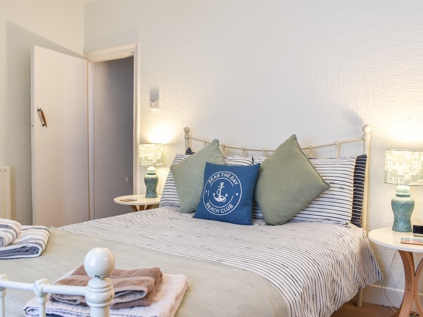Double bedroom | Kittiwakes Cottage Appledore Devon, Appledore