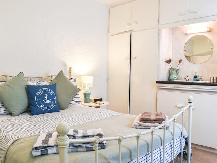 Double bedroom | Kittiwakes Cottage Appledore Devon, Appledore
