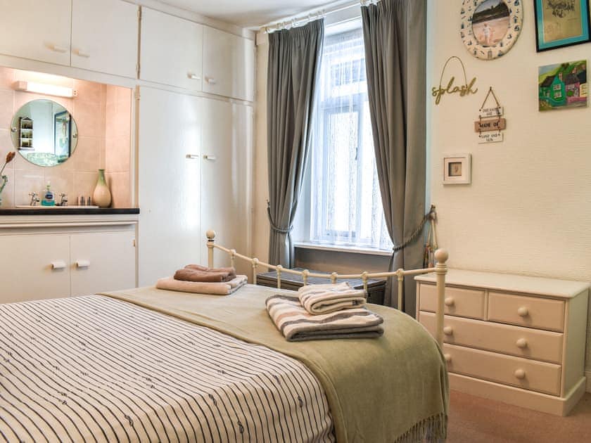 Double bedroom | Kittiwakes Cottage Appledore Devon, Appledore