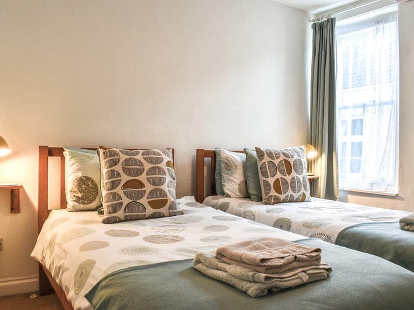 Twin bedroom | Kittiwakes Cottage Appledore Devon, Appledore