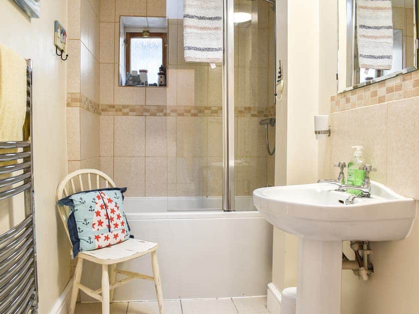 Bathroom | Kittiwakes Cottage Appledore Devon, Appledore