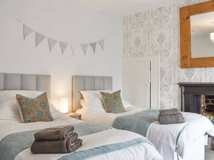 Twin bedroom | Wellington Place, Scarborough