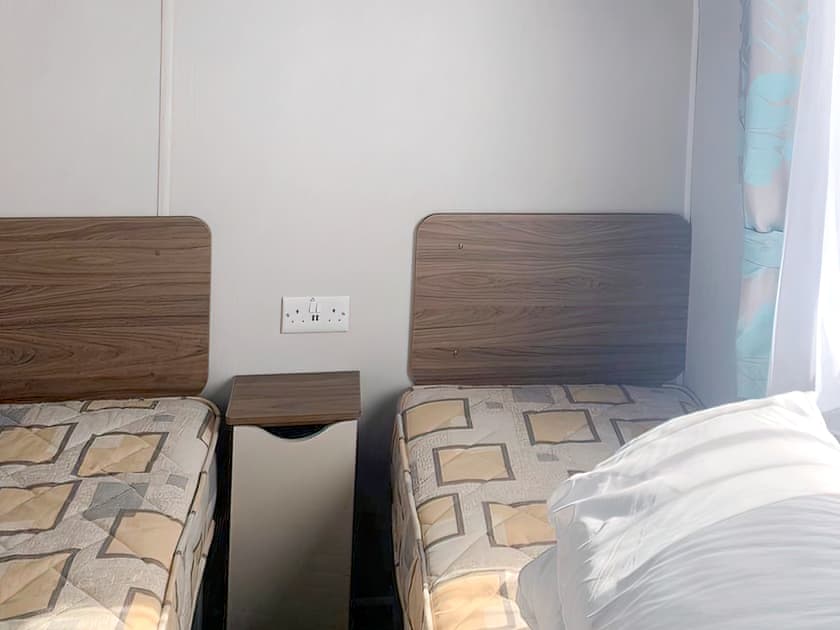 Twin bedroom | Watton’s - 31 Hawk - Wattons, Morfa Bychan
