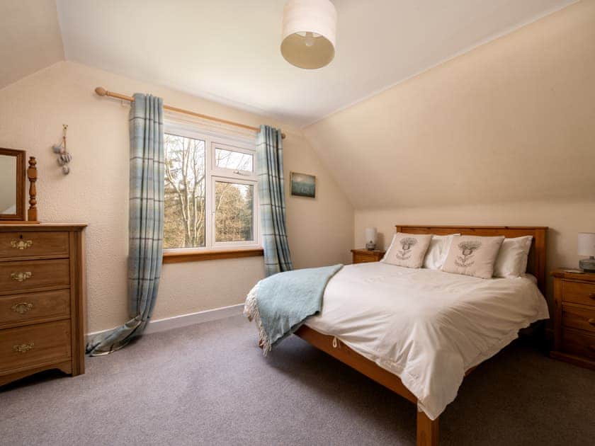 Double bedroom | Kirktoun Cottage, Duffus, near Lossiemouth