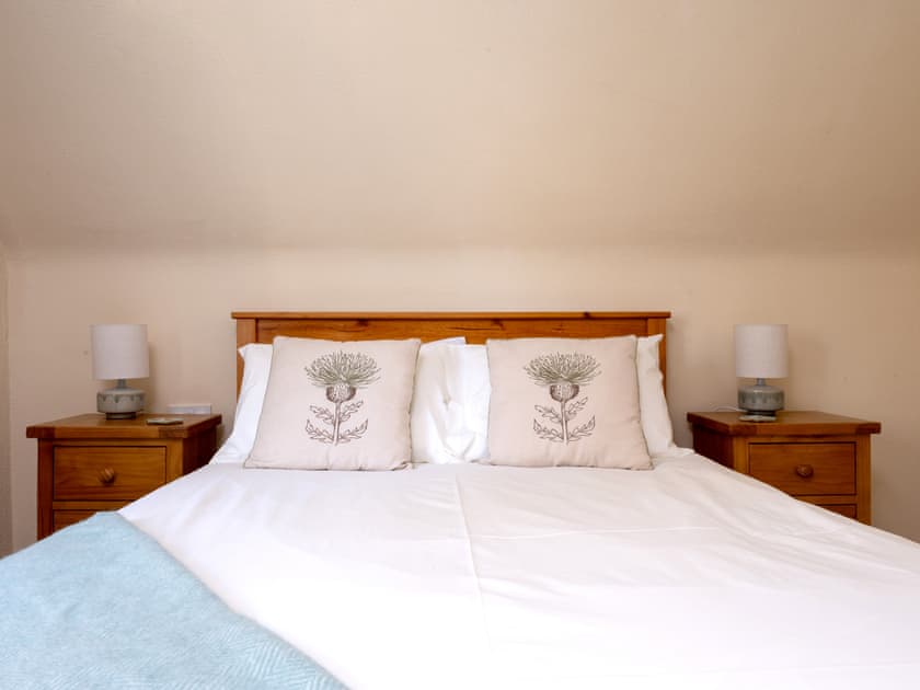Double bedroom | Kirktoun Cottage, Duffus, near Lossiemouth