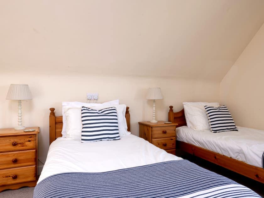 Twin bedroom | Kirktoun Cottage, Duffus, near Lossiemouth