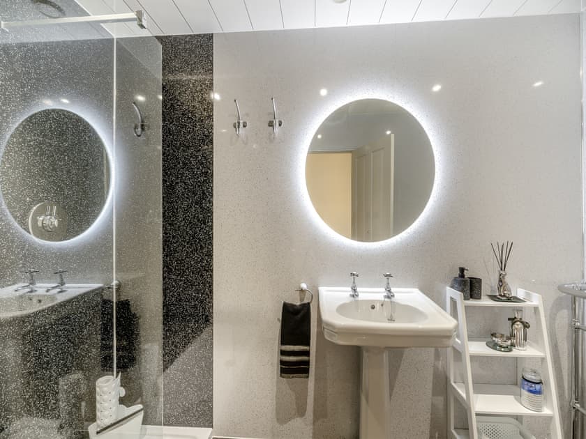 Shower room | Towford Farm Bungalow, Jedburgh