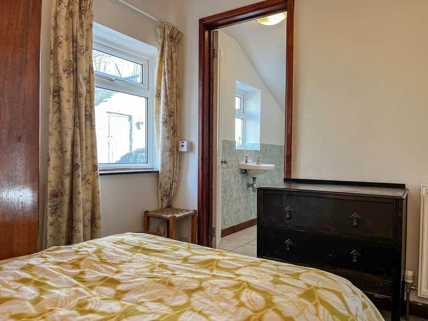 Twin bedroom | Butterfield Cottage, Tideswell, near Buxton