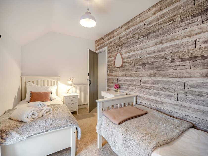 Twin bedroom | Dalton Cottage, Bassenthwaite, near Keswick