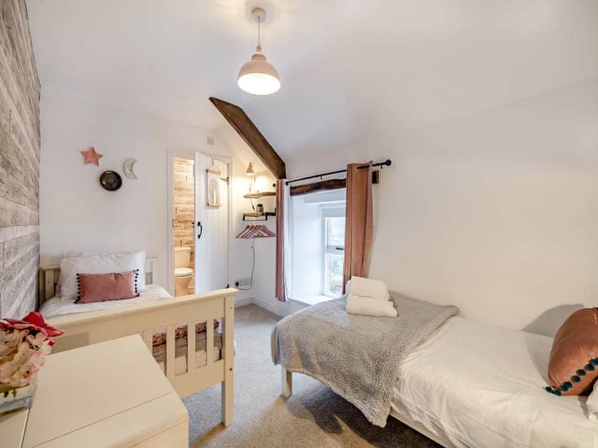 Twin bedroom | Dalton Cottage, Bassenthwaite, near Keswick