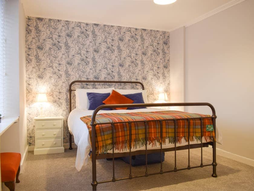 Double bedroom | Cromwell Cottage, Burntisland