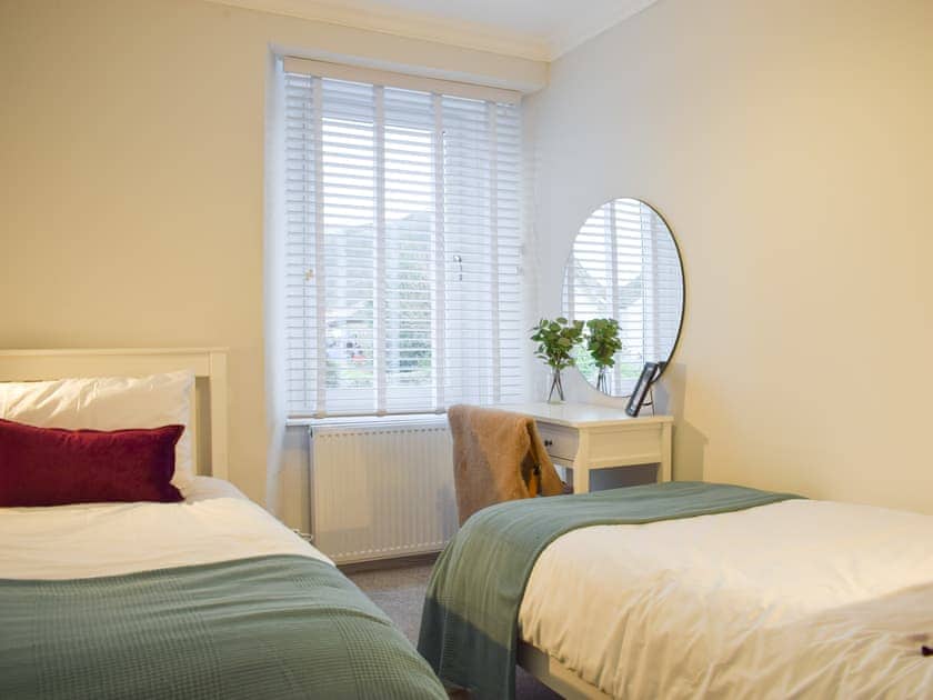 Twin bedroom | Cromwell Cottage, Burntisland