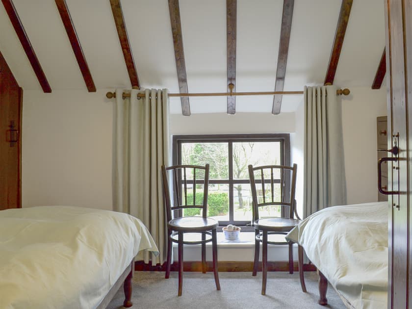 Twin bedroom | Oxlow End Cottage, Peak Forest, nr. Buxton