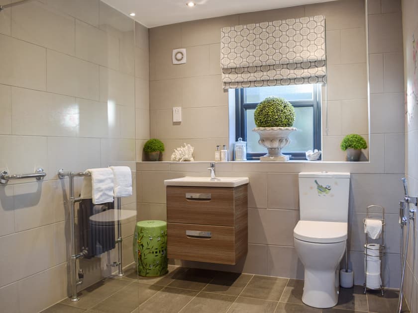 Wet room | The Old Stables, Glasgow