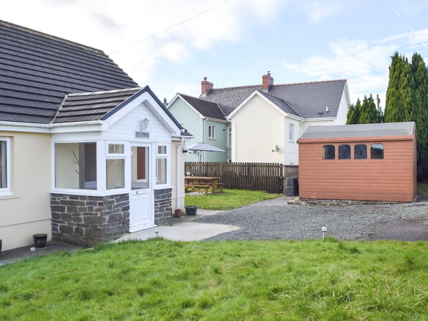 Exterior | Ty Twt, Clynderwen