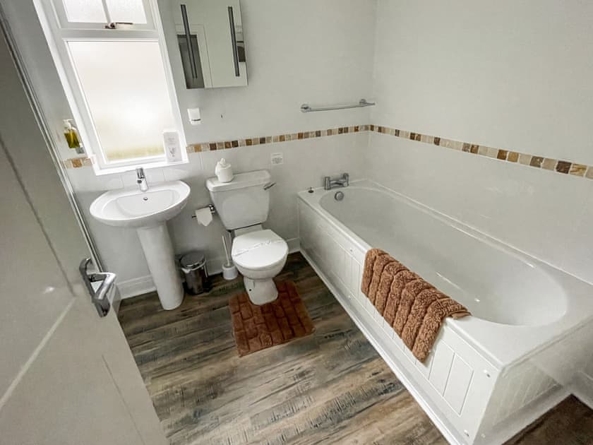 Bathroom | Driftwood Cottage, Newton-by-the-Sea, near Alnwick