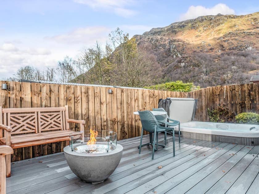 Hot tub | Feidh Cottage - Stratheck Holiday Cottages, Near Dunoon