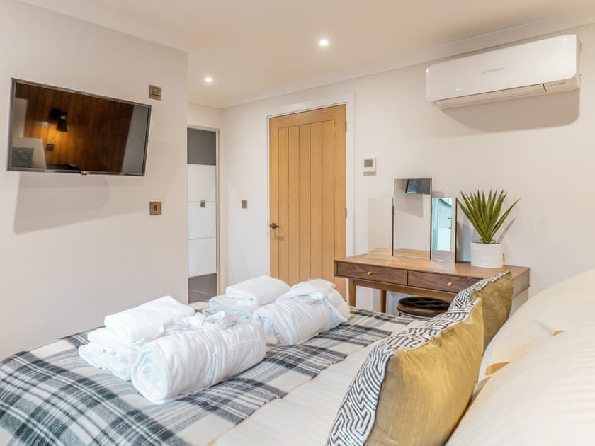 Double bedroom | Feidh Cottage - Stratheck Holiday Cottages, Near Dunoon