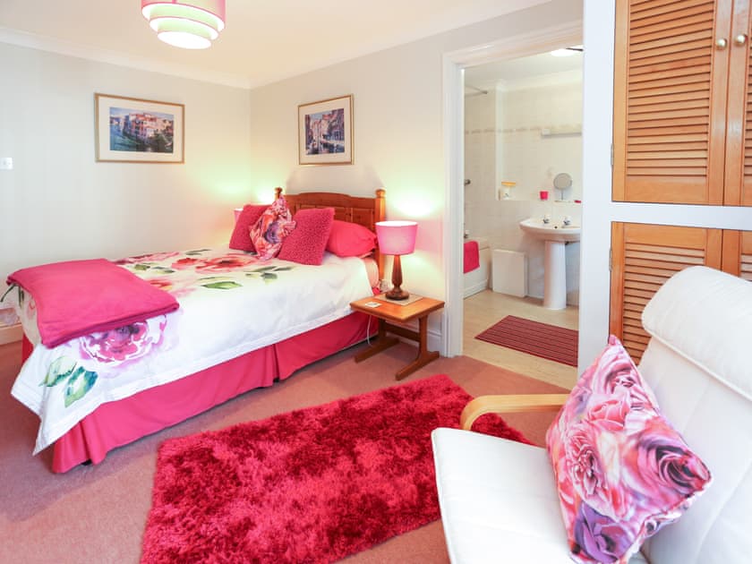 Double bedroom | Mountain Views, Porthmadog
